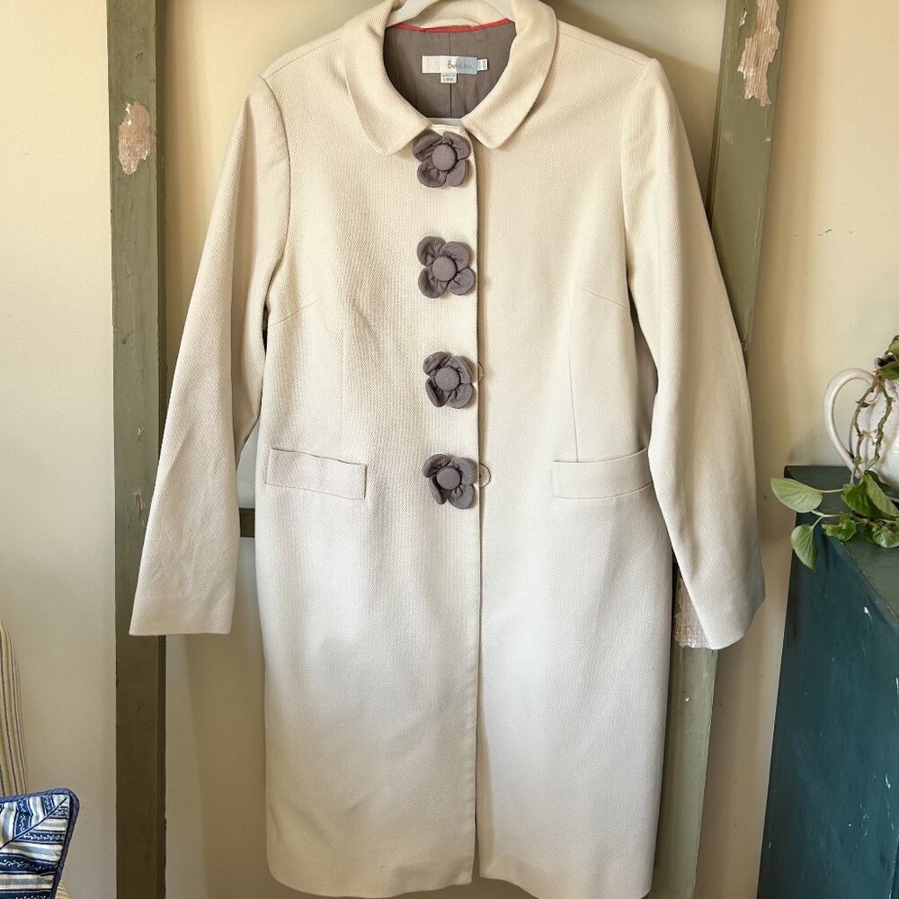 Boden white long coat, retro feel